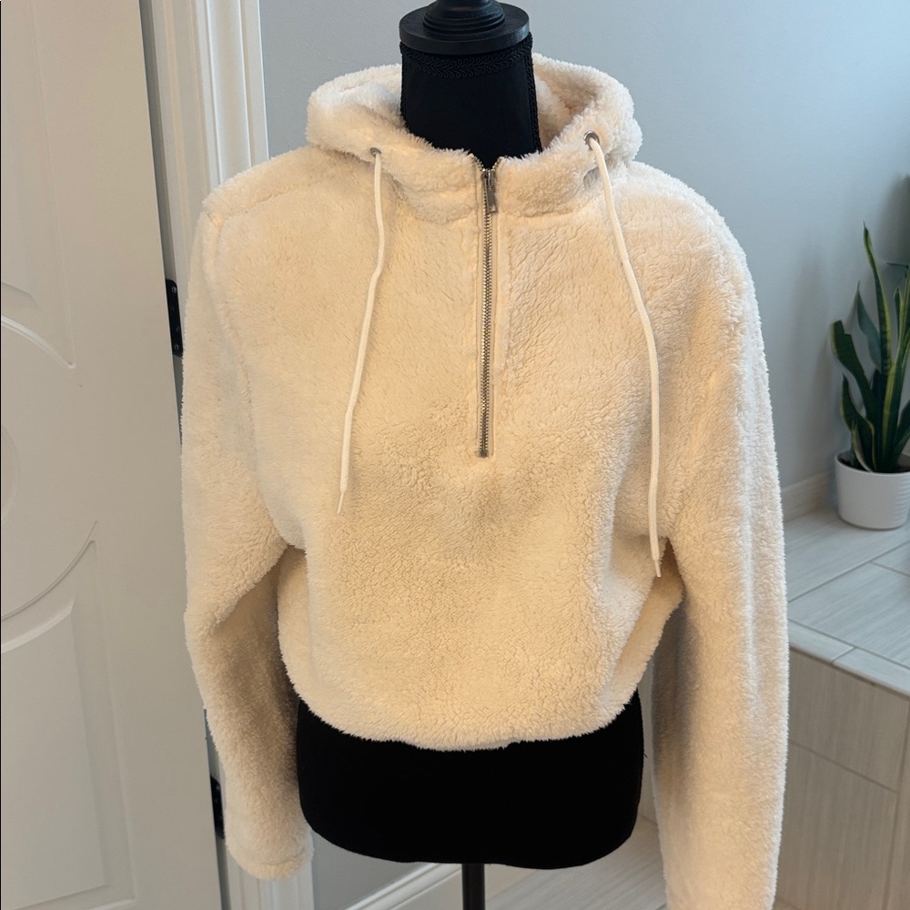 NWOT Warm and Cozy Fuzzy Fleece 1/2 Zip Hoodie Size 2